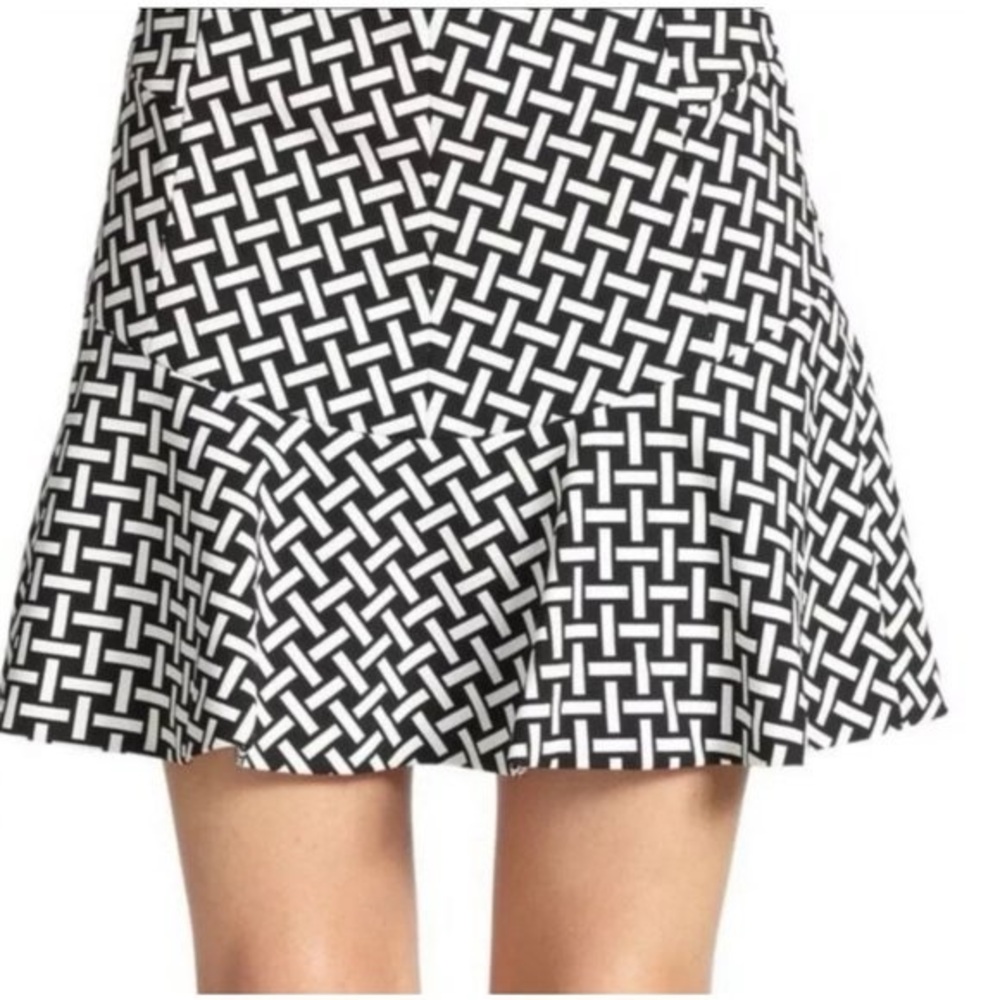 Diane von Furstenberg Black & White Geometric Print Skater Skirt, size 2
